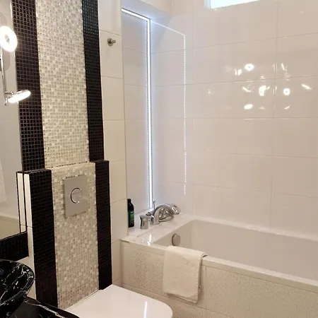 Old Town - 2 Bedrooms Soltyka S6 Apartment