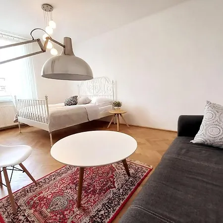 Old Town - 2 Bedrooms Soltyka Str S6 *